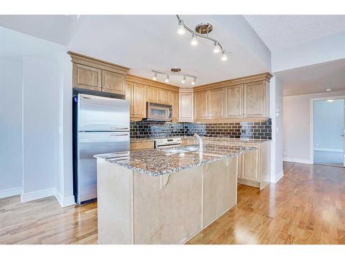 2603-920 5 Avenue Sw, Calgary, AB - Indoor Photo Showing Kitchen With Upgraded Kitchen