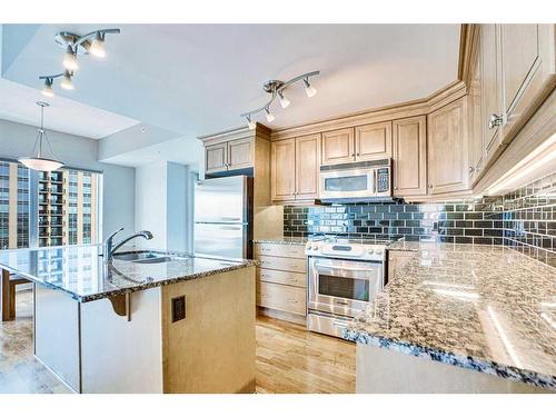 2603-920 5 Avenue Sw, Calgary, AB - Indoor Photo Showing Kitchen With Upgraded Kitchen