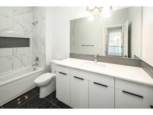 342 Yorkville Road Sw, Calgary, AB - Indoor Photo Showing Bathroom