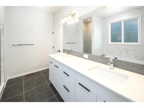 342 Yorkville Road Sw, Calgary, AB - Indoor Photo Showing Bathroom