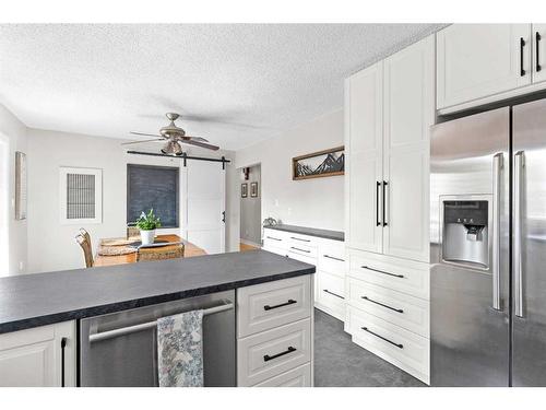 1309 Mcalpine Street, Carstairs, AB - Indoor Photo Showing Kitchen