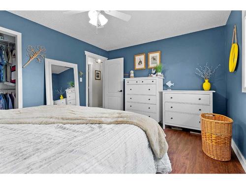 1309 Mcalpine Street, Carstairs, AB - Indoor Photo Showing Bedroom