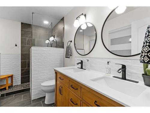 1309 Mcalpine Street, Carstairs, AB - Indoor Photo Showing Bathroom