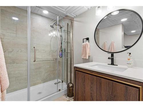 1309 Mcalpine Street, Carstairs, AB - Indoor Photo Showing Bathroom