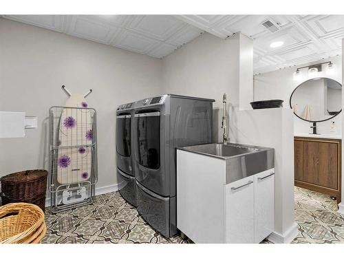 1309 Mcalpine Street, Carstairs, AB - Indoor Photo Showing Laundry Room