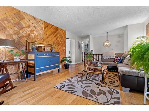 1309 Mcalpine Street, Carstairs, AB - Indoor Photo Showing Living Room