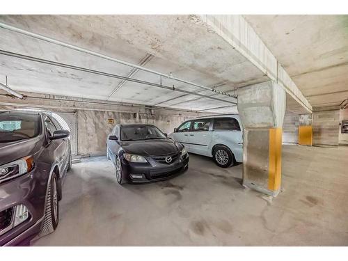 1004-221 6 Avenue Se, Calgary, AB - Indoor Photo Showing Garage