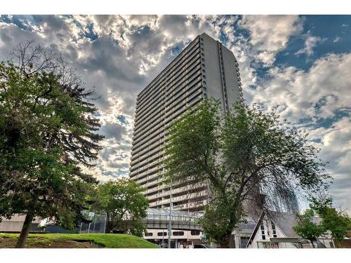 1004-221 6 Avenue Se, Calgary, AB - Outdoor