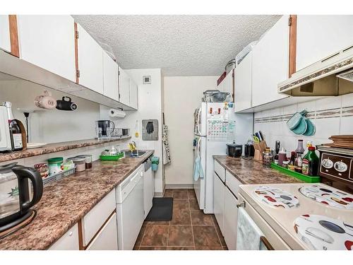 1004-221 6 Avenue Se, Calgary, AB - Indoor Photo Showing Kitchen