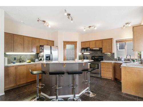 23 Rockyspring Rise Nw, Calgary, AB - Indoor Photo Showing Kitchen