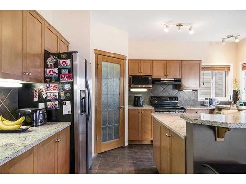 23 Rockyspring Rise Nw, Calgary, AB - Indoor Photo Showing Kitchen