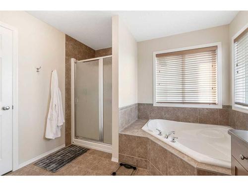 23 Rockyspring Rise Nw, Calgary, AB - Indoor Photo Showing Bathroom