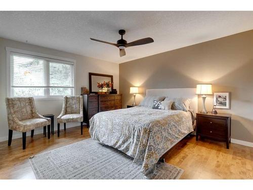 7356 Silver Mead Road Nw, Calgary, AB - Indoor Photo Showing Bedroom