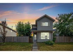 19 Appletree Close SE Calgary, AB T2A 7J1