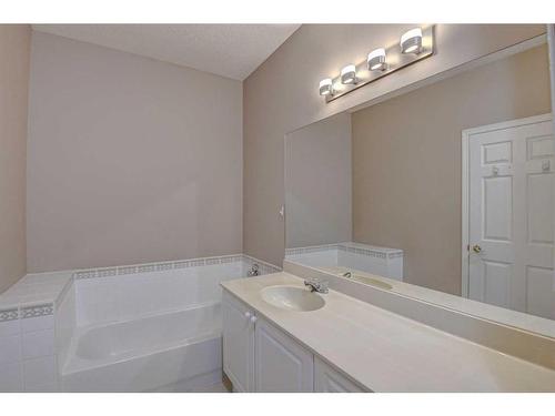 334-5201 Dalhousie Drive Nw, Calgary, AB - Indoor Photo Showing Bathroom