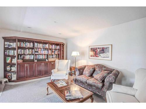 334-5201 Dalhousie Drive Nw, Calgary, AB - Indoor Photo Showing Living Room