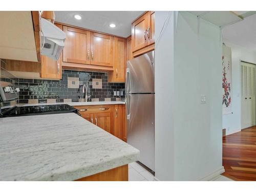 450 78 Avenue Ne, Calgary, AB - Indoor Photo Showing Kitchen