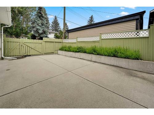 450 78 Avenue Ne, Calgary, AB - Outdoor