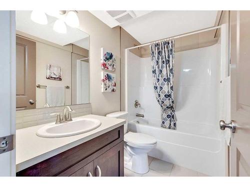 152 Drake Landing Terrace, Okotoks, AB - Indoor Photo Showing Bathroom