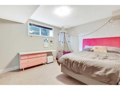 152 Drake Landing Terrace, Okotoks, AB - Indoor Photo Showing Bedroom