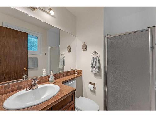 10232 Brookpark Boulevard Sw, Calgary, AB - Indoor Photo Showing Bathroom