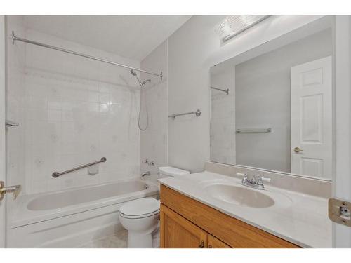 181 Macewan Ridge Villas, Calgary, AB - Indoor Photo Showing Bathroom