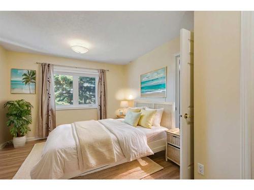 181 Macewan Ridge Villas, Calgary, AB - Indoor Photo Showing Bedroom