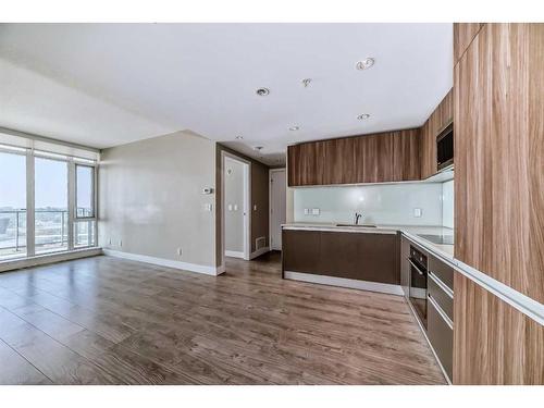 1701-1188 3 Street Se, Calgary, AB - Indoor Photo Showing Kitchen