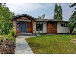 93 Gateway Drive SW Calgary, AB T3E 4K1