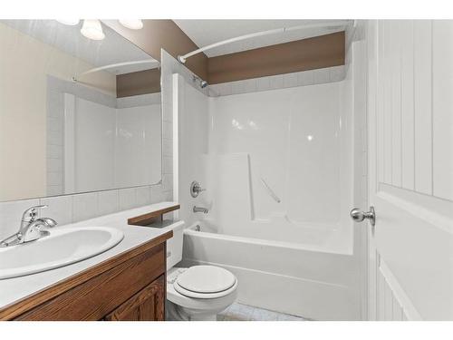 534 Country Meadows Way Nw, Diamond Valley, AB - Indoor Photo Showing Bathroom