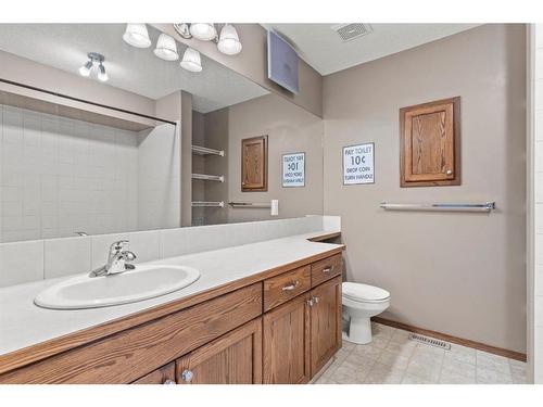 534 Country Meadows Way Nw, Diamond Valley, AB - Indoor Photo Showing Bathroom