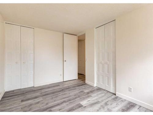 415 40 Street Ne, Calgary, AB - Indoor Photo Showing Other Room