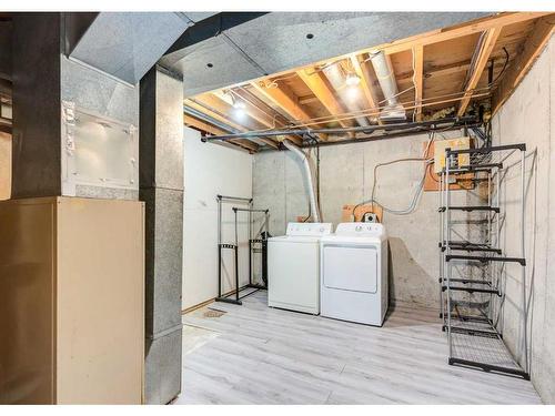 415 40 Street Ne, Calgary, AB - Indoor Photo Showing Laundry Room