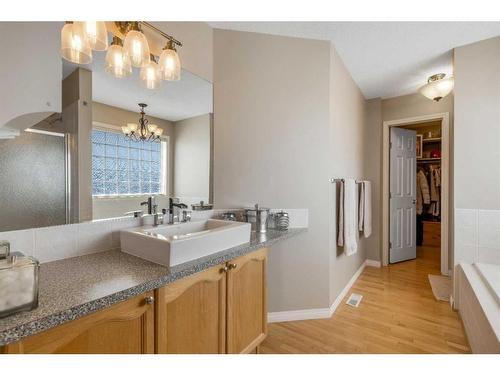 470 Millrise Square Sw, Calgary, AB - Indoor Photo Showing Bathroom