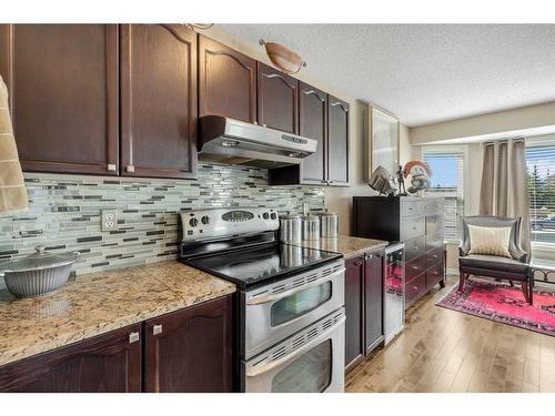 470 Millrise Square Sw, Calgary, AB - Indoor Photo Showing Kitchen