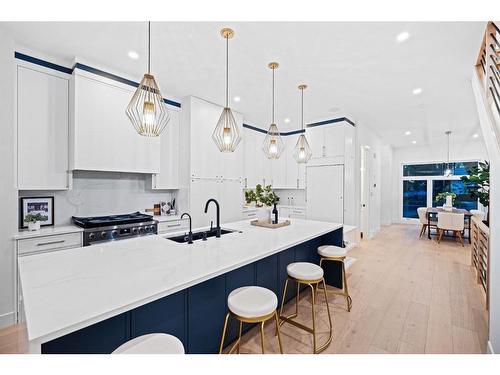 2911 4 Avenue Nw, Calgary, AB - Indoor Photo Showing Kitchen With Upgraded Kitchen