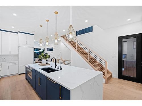 2911 4 Avenue Nw, Calgary, AB - Indoor Photo Showing Kitchen With Double Sink With Upgraded Kitchen