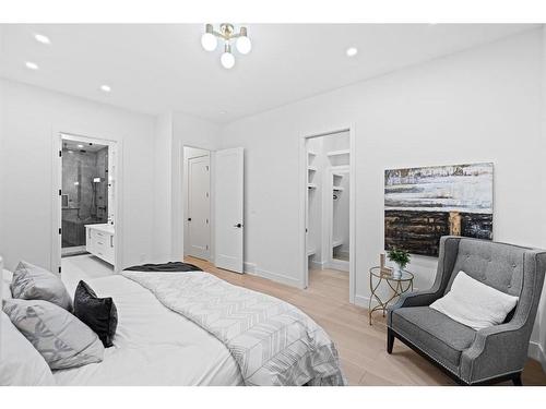 2911 4 Avenue Nw, Calgary, AB - Indoor Photo Showing Bedroom