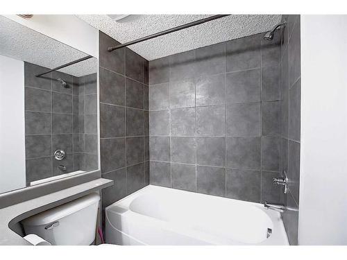 3225-16320 24 Street Sw, Calgary, AB - Indoor Photo Showing Bathroom