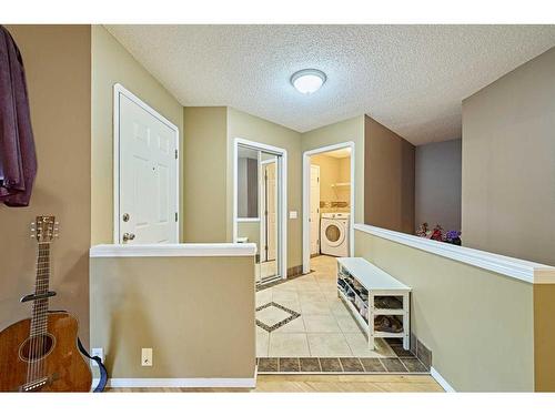 115 Douglas Glen Close Se, Calgary, AB - Indoor Photo Showing Other Room