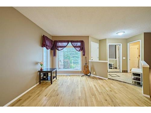 115 Douglas Glen Close Se, Calgary, AB - Indoor Photo Showing Other Room