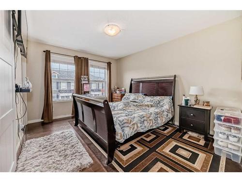 1104-1001 8 Street Nw, Airdrie, AB - Indoor Photo Showing Bedroom