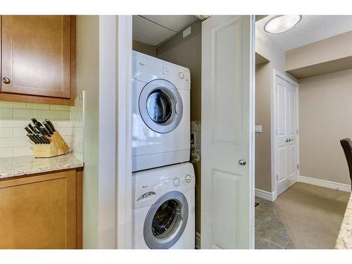 1601-920 5 Avenue Sw, Calgary, AB - Indoor Photo Showing Laundry Room