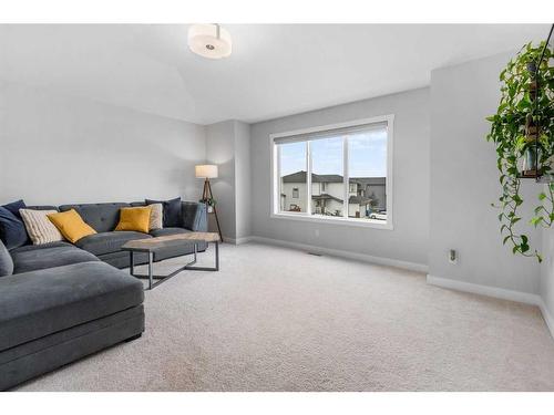 1328 Lackner Boulevard, Carstairs, AB - Indoor Photo Showing Living Room