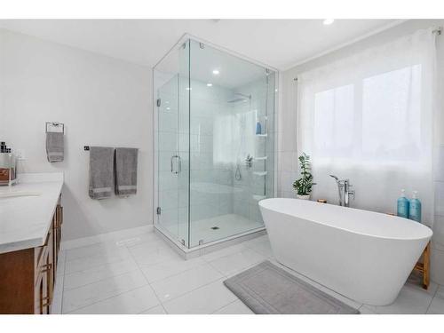 1328 Lackner Boulevard, Carstairs, AB - Indoor Photo Showing Bathroom