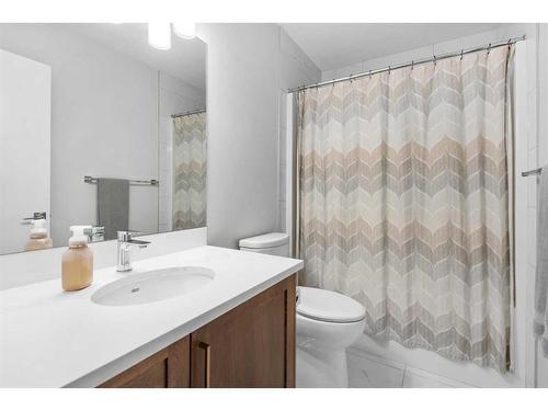 1328 Lackner Boulevard, Carstairs, AB - Indoor Photo Showing Bathroom