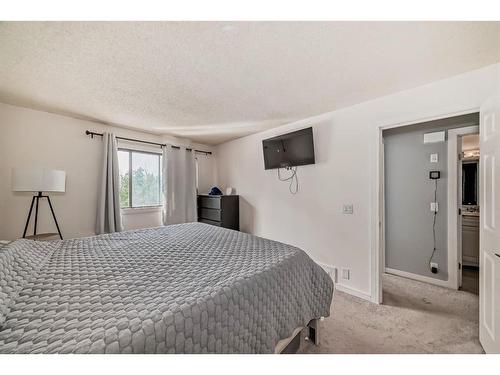 8005 Ranchview Drive Nw, Calgary, AB - Indoor Photo Showing Bedroom