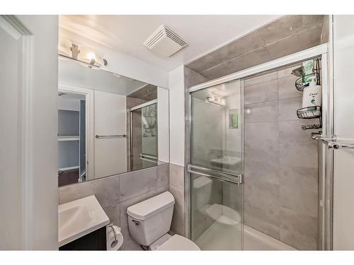 8005 Ranchview Drive Nw, Calgary, AB - Indoor Photo Showing Bathroom