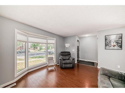 8005 Ranchview Drive Nw, Calgary, AB - Indoor Photo Showing Living Room