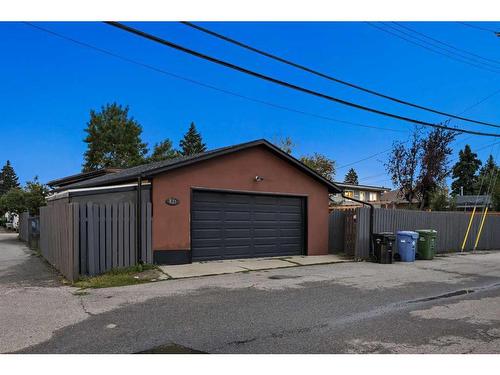 831 Millar Road Ne, Calgary, AB - Outdoor